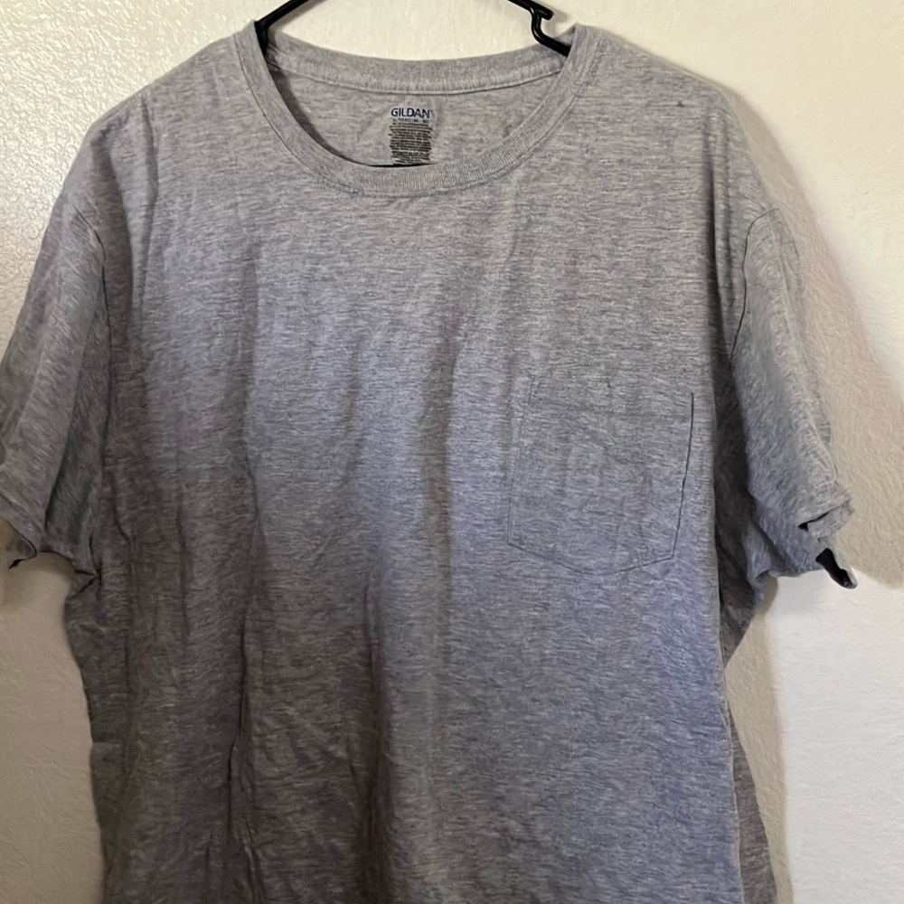 Gildan pocket tee xl